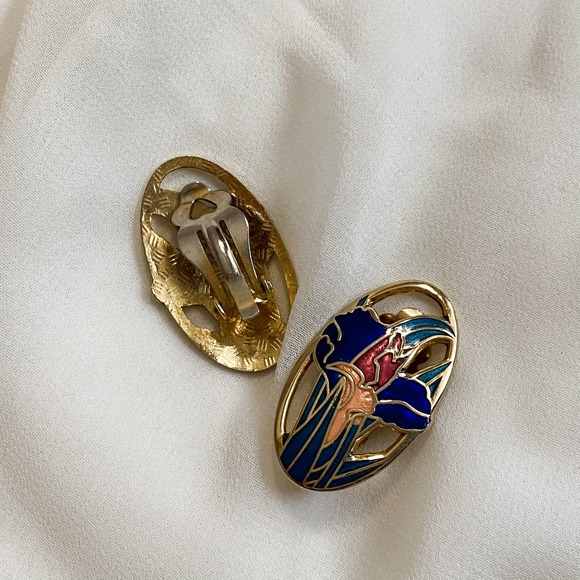 VTG Gold Oval Iris Flower Clip Earrings - Picture 5 of 7